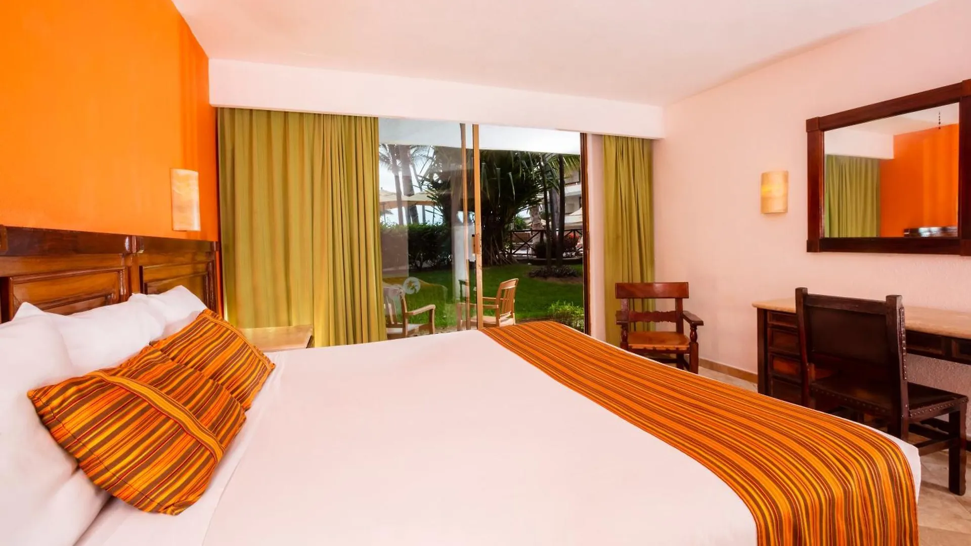 Hotel Las Palmas By The Sea All Inclusive Puerto Vallarta